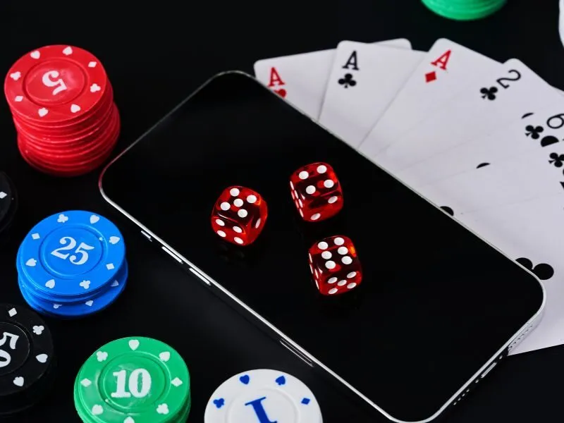 Tìm hiểu về cơ chế nổ hũ kết hợp game bài tại JK88